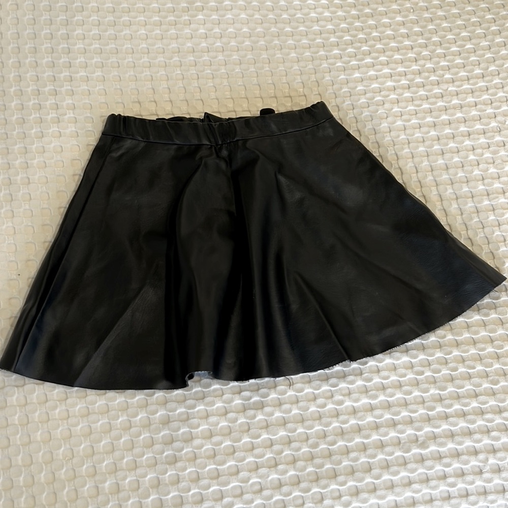 H&M “leather” skirt girls size 8-9Y  NWOT